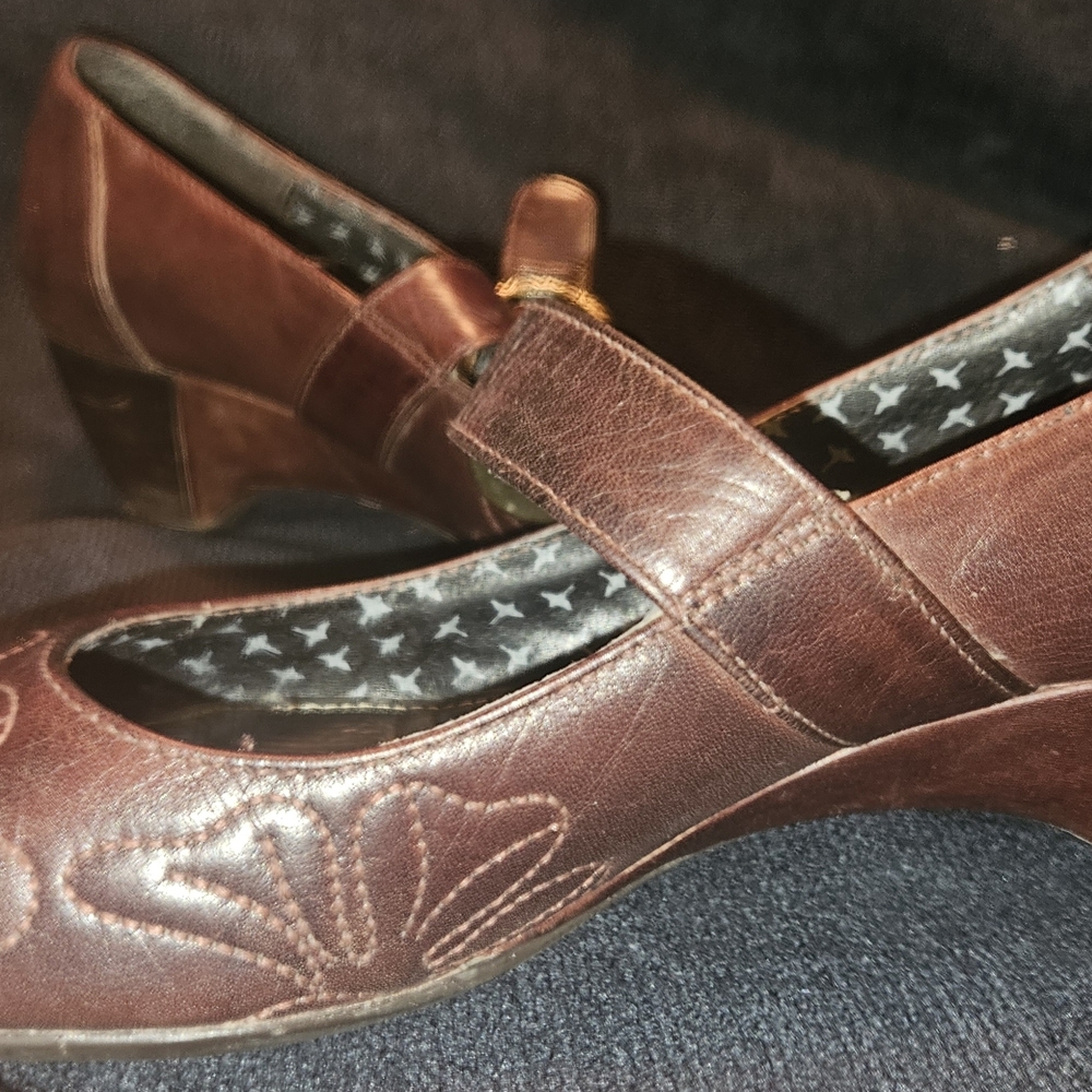 PIKOLINOS Size 7 Brown Low Heels with Gold Buckle - Picture 5 of 13